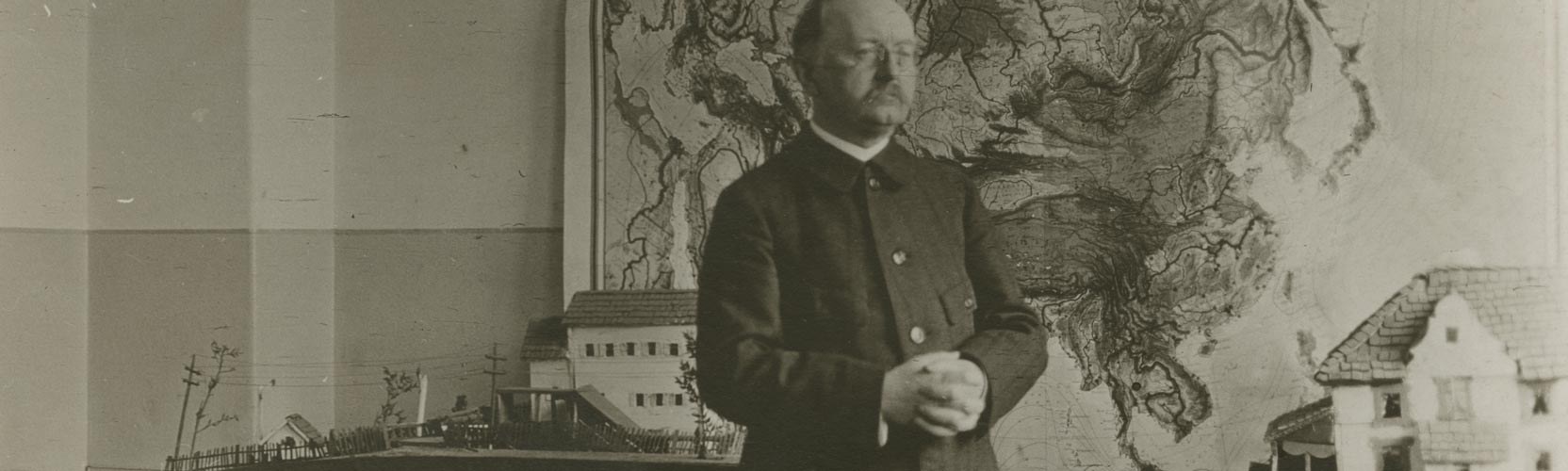 Bethold Otto in his class room